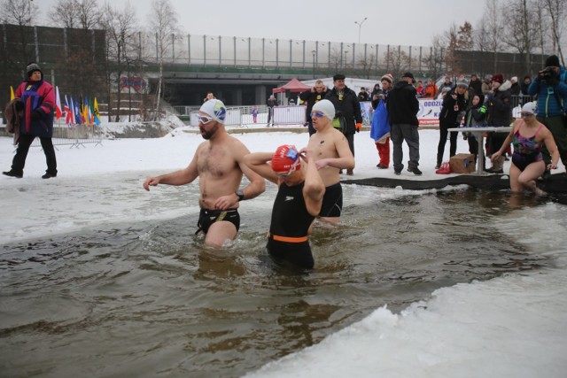 Silesia Winter Swimming: Zimowi pływacy na Dolinie Trzech Stawów w Katowicach