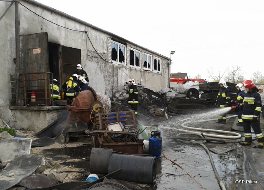 Pożar hali produkcyjnej w Żarnowcu.