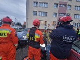 Wybuch w mieszkaniu w Strykowie w Łódzkiem. Gospodarz chciał rozpalić w piecu - z poparzeniami trafił do szpitala ZDJĘCIA