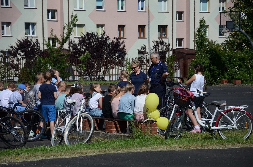 Uczniowie SP nr 12 w Bełchatowie zdawali egzamin na kartę rowerową [ZDJĘCIA]