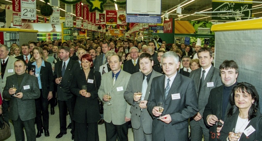 19 lat temu w Stargardzie. Tak w 2002 roku otwierali hipermarket Tesco. ZDJĘCIA 