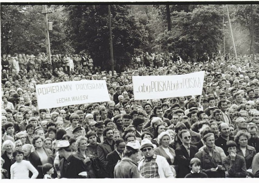 Spotkanie z Lechem Wałęsą w 1981 roku zorganizowano na placu...