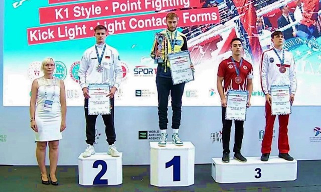 W kategorii junior starszy 75 kg Miłosz Bogucki wywalczył brązowy medal