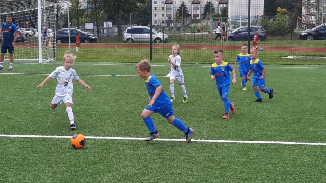 Turniej piłkarski dla sześcio- i siedmiolatków zorganizowała Akademia Młodego Piłkarza RKS Radomsko