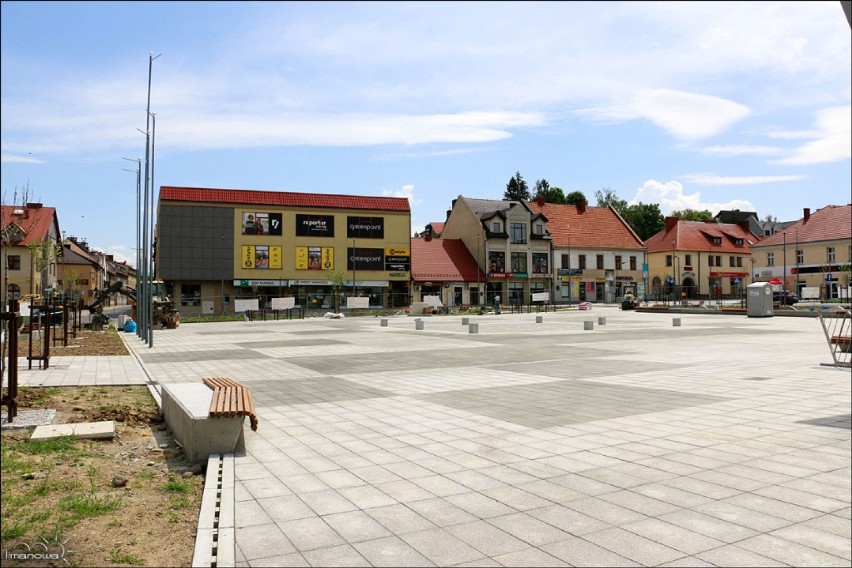 Rynek w Limanowej przeszedł wielką metamorfozę. Tak teraz wygląda [ZDJĘCIA]