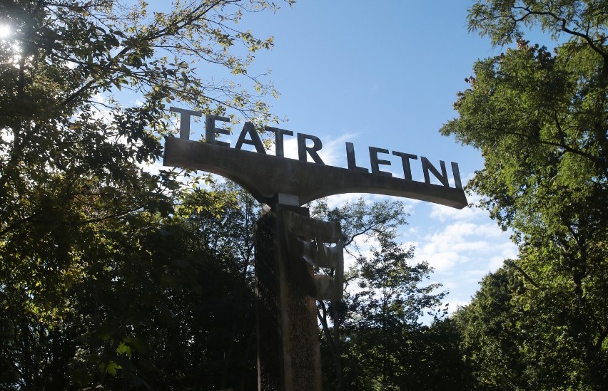 Mieszkańcy Szczecina chcą, aby brama za sceną Teatru...