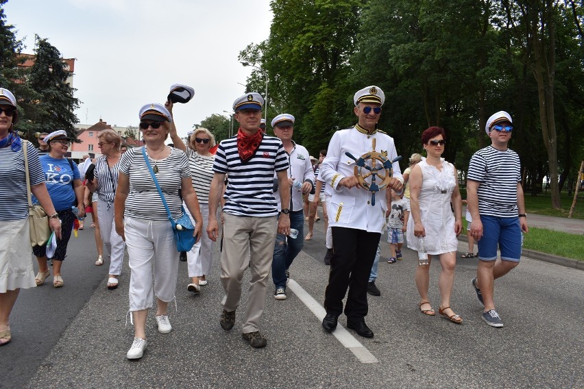 Kolorowa parada jak zwykle otworzyła kolejną odsłonę...