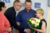 Nowa dyrekcja  Pieczy Zastępczej w Lesznie, poprzednią szefową pożegnano kwiatami