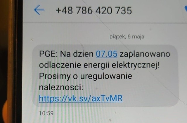 Wiadomość do złudzenia przypomina oficjalną korespondencję z dostawcą energii elektrycznej. W treści SMS czytamy także, że w przypadku braku uregulowania należności, dostawca odłączy nas od prądu.