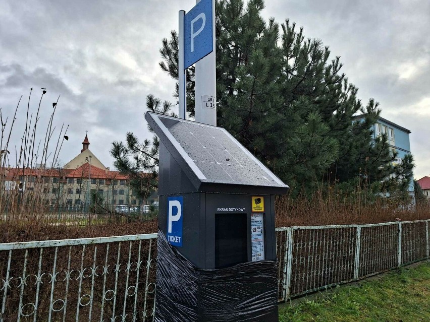 Nowe parkometry w Kielcach nie działają. Nie można zostawić auta za darmo na 45 minut, są też inne problemy  