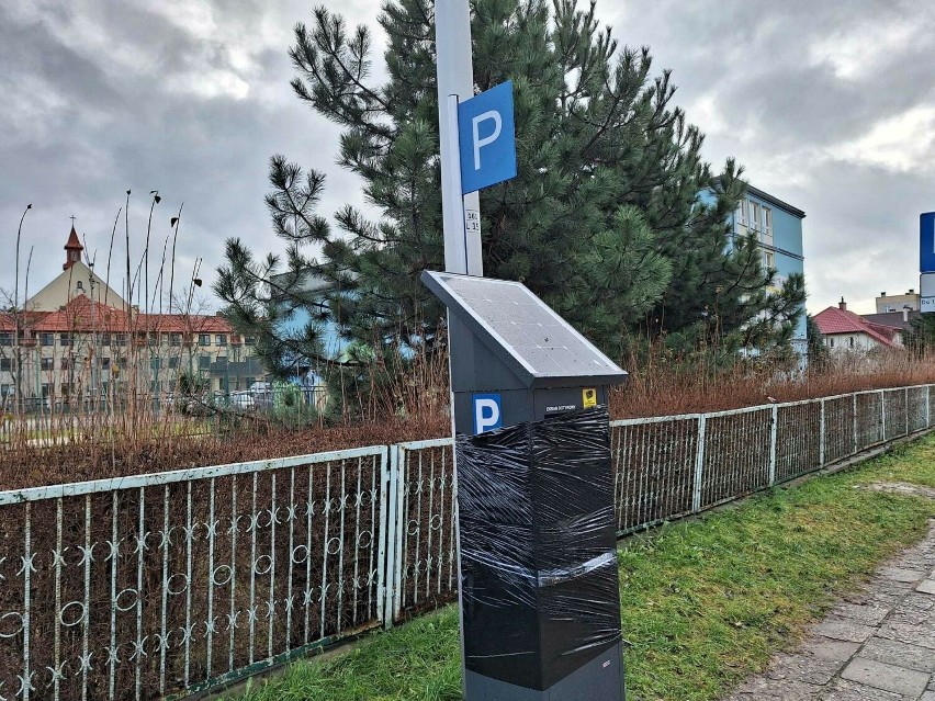 Nowe parkometry w Kielcach nie działają. Nie można zostawić auta za darmo na 45 minut, są też inne problemy  