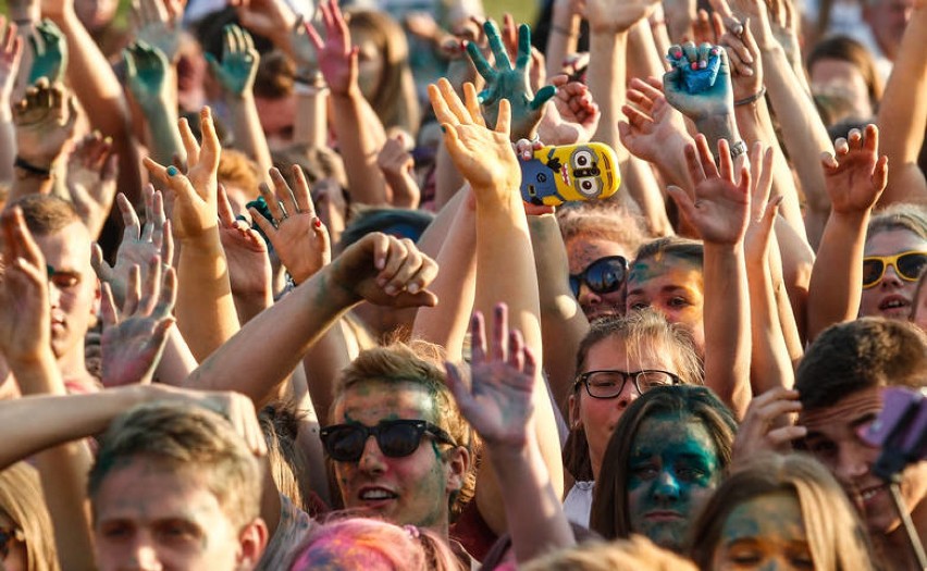 Holi Festival w Rzeszowie. Wkrótce na Stadionie Resovii święto kolorów [WYGRAJ PROSZKI]