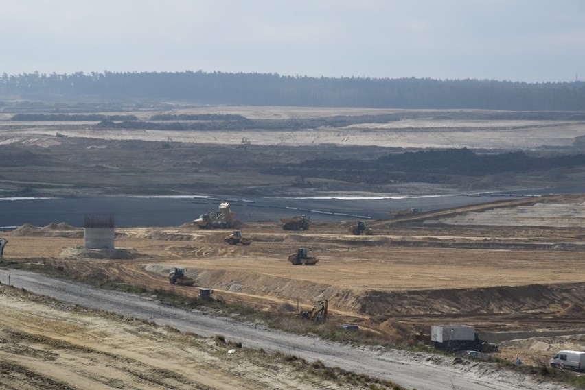 Budowa kwatery południowej zbiornika poflotacyjnego Żelazny...