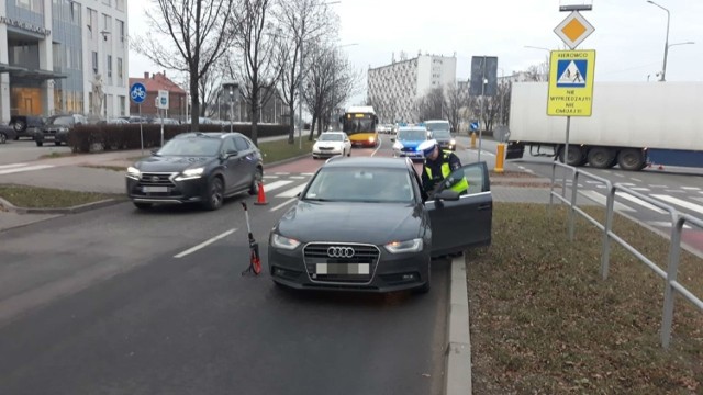 Kierowca audi stracił prawo jazdy za łamanie przepisów.