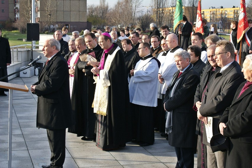 Sosnowiec: Plac papieski gotowy i poświęcony [Zdjęcia]