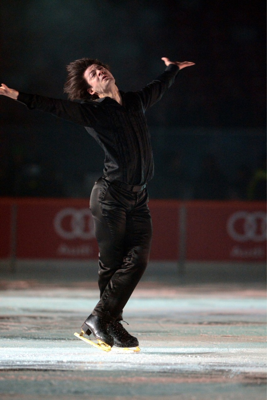 Kings on Ice. Popis łyżwiarskich umiejętności na Stadionie...