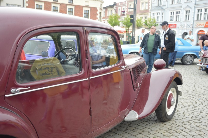 Zabytkowe auta zjechały do Kartuz na 80. rocznicę wielkiego rajdu [ZDJĘCIA, WIDEO]