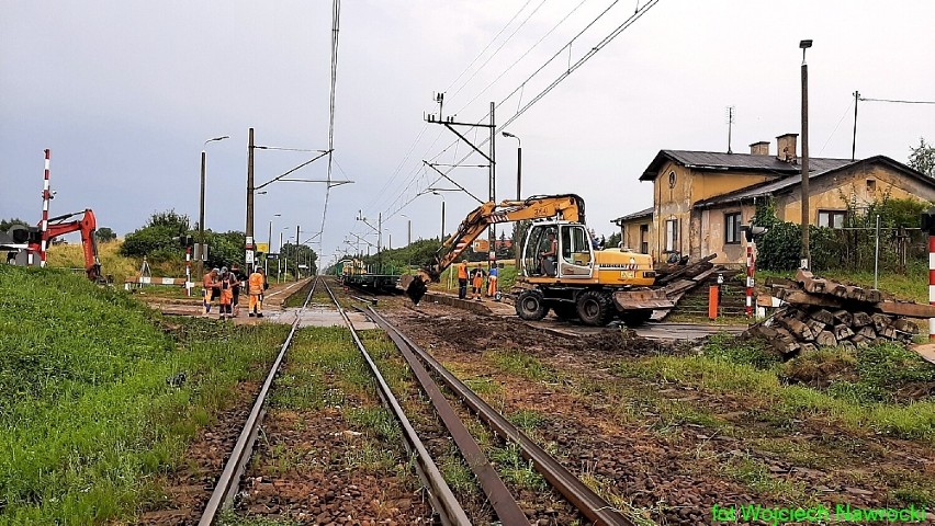 Przejazd kolejowy w Gołaszewie, gmina Kowal, zamknięty [zdjęcia]