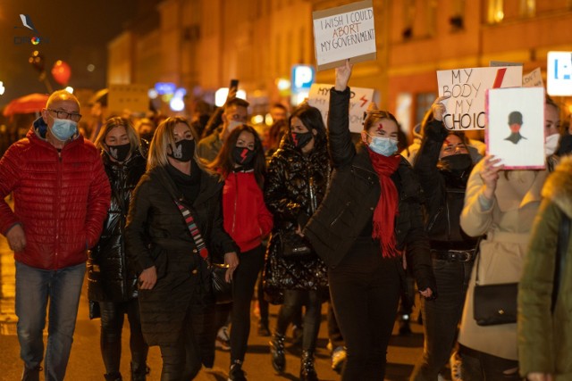 Protest w Nowej Soli 26 października 2020 r. Na ulice miasta wyszły tysiące mieszkańców.