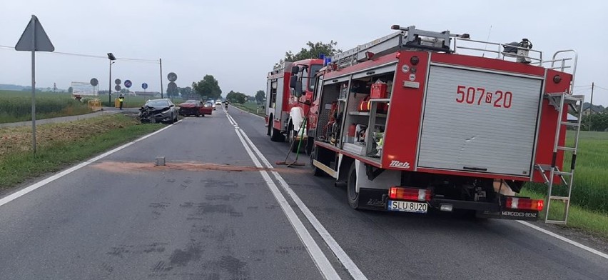 Wypadek dwóch osobówek na DK 46 w Pawonkowie w pow....