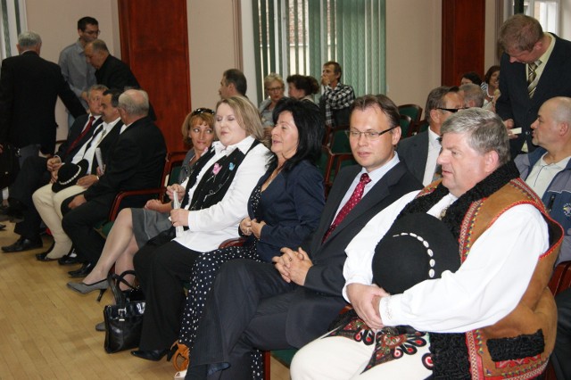 We wrześniu posłanka Paluch (trzecia z prawej) i poseł Mularczyk (drugi z prawej) wystąpili razem na konwencji. Już wtedy był między nimi spór - o Tadeusza Skorupę (z prawej)