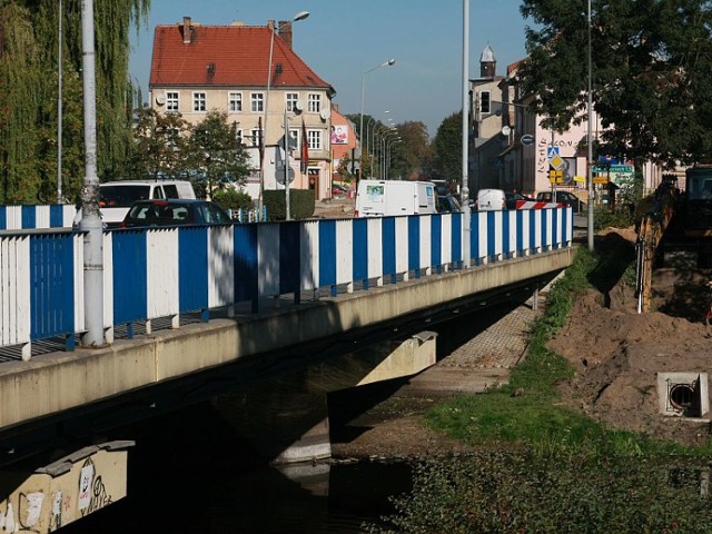 Zwłoki znaleziono koło mostu drogowego w Międzyrzeczu