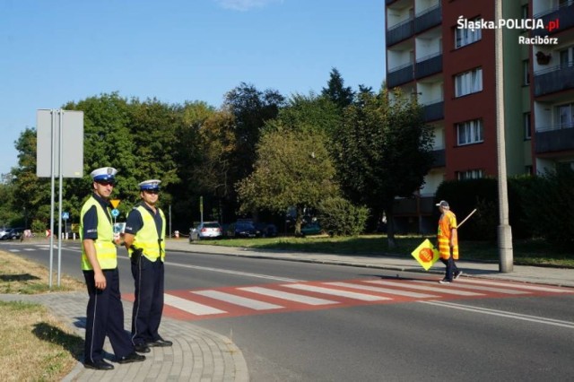 Policjanci z Raciborza wystawili 45 mandatów pieszym, rowerzystom i kierowcom