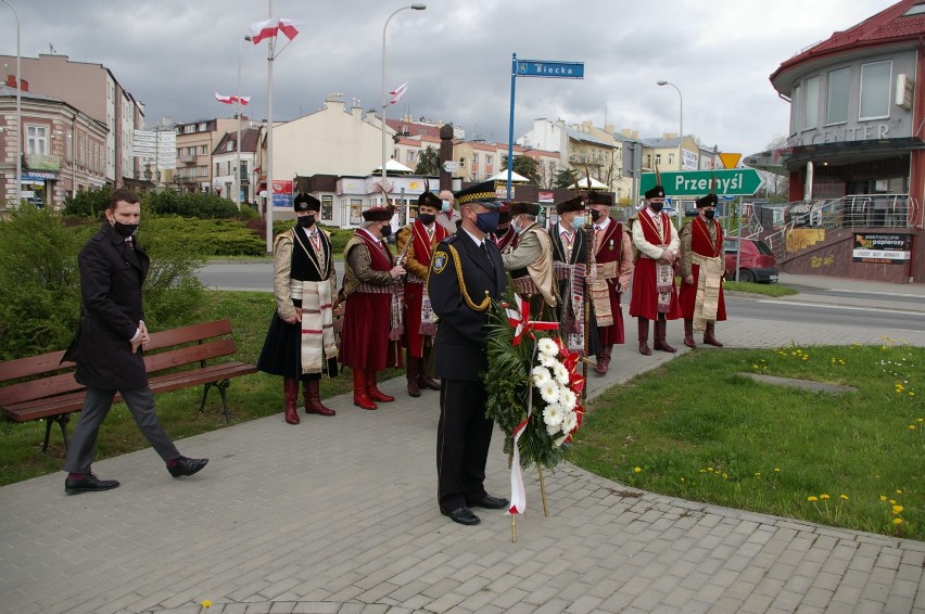 Gorlicka rocznica Konstytucji 3 Maja w bazylice i przy Pomniku Niepodległości