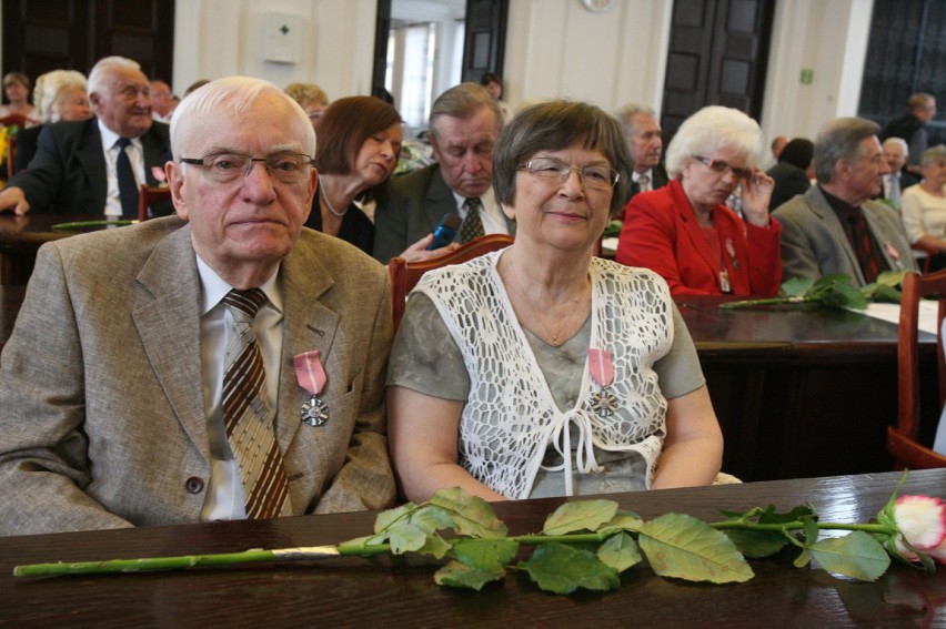 W UMŁ wręczono medale za długoletnie pożycie małżeńskie.