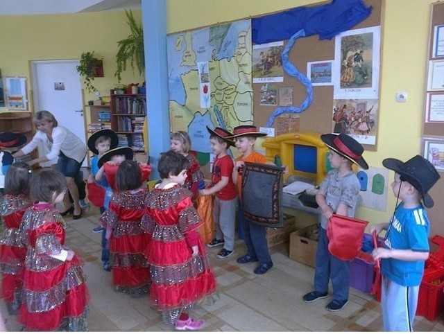 Od godz. 10.30 do 13  będzie trwał piknik jubileuszowy Gminnego Przedszkola w Gostyni, w ogrodzie przedszkolnym i Zagrodzie Śląskiej. Dzieci zaprezentują swoje umiejętności  artystyczne. Wspólną zabawę poprowadzą klauni.
