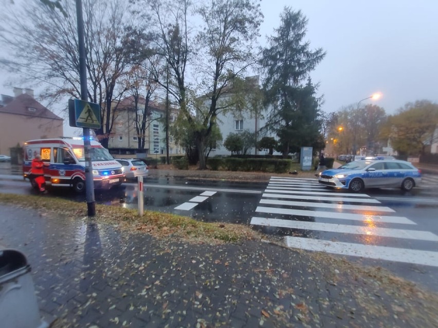 Potrącenie pieszego na ul. Sudoła w Oleśnicy. Na miejscu pracują służby