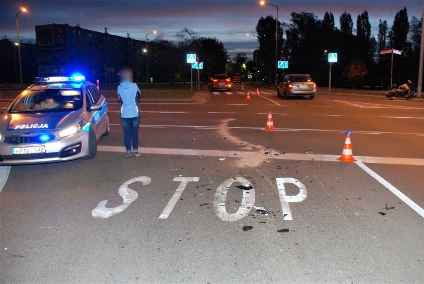 Zderzenie motocyklisty z samochodem – policjanci apelują o ostrożność