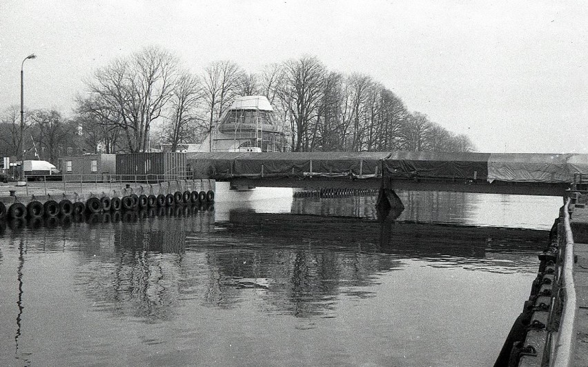 Port morski w Darłowie. Tak wyglądał w latach 80. i 90. [ZDJĘCIA]