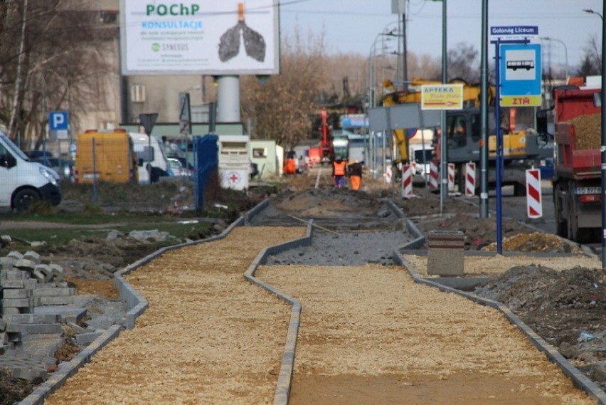 W Dąbrowie Górniczej trwa przebudowa alei Zagłębia...