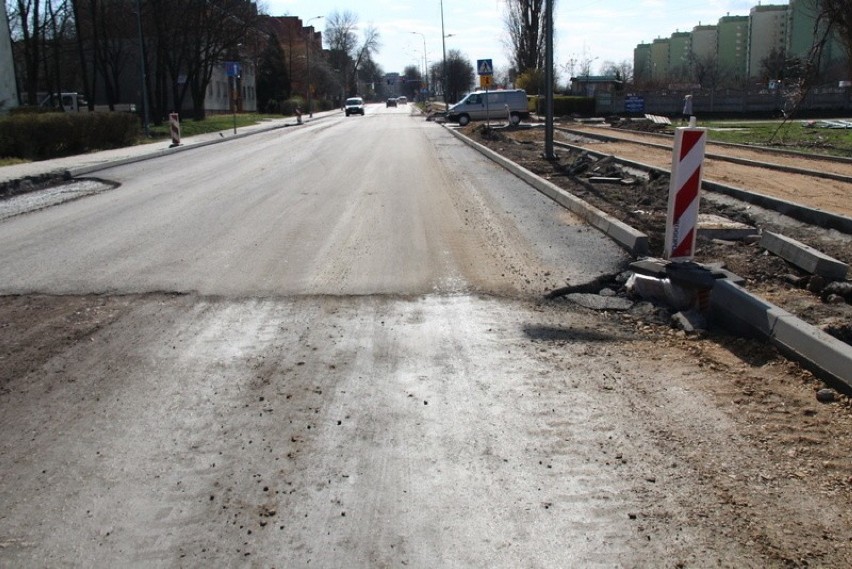 W Dąbrowie Górniczej trwa przebudowa alei Zagłębia...