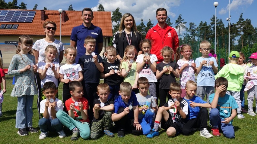 Dzieci z przedszkola w Kluczach wzięły udział w dniu sportu