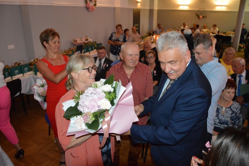 Na gali 21 par z gminy Cewice odznaczonych medalami za 50 lat pożycia małżeńskiego