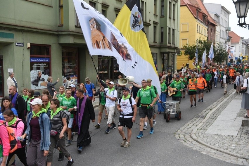 Czytaj dalej. Przesuwaj zdjęcia w prawo - naciśnij strzałkę...