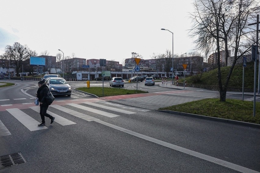 W Szczecinie znikają przejścia dla pieszych. Czy jest dzięki temu bezpieczniej? 