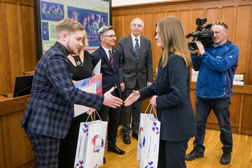 XIX Regionalny Konkurs Wiedzy o Samorządzie Terytorialnym -...