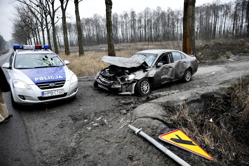 Ranną kobietę zabrał śmigłowiec lotniczego pogotowia 