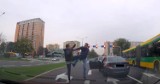 Tychy: Kierowcy pobili się na środku drogi. O co poszło? WIDEO