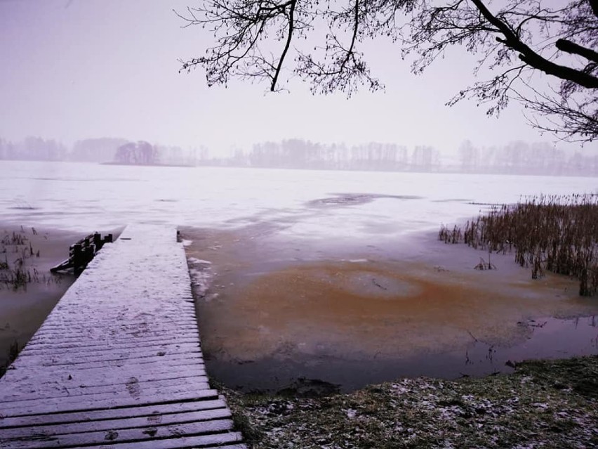 Gm. Dziemiany. Pod 62-letnim mężczyzną załamał się lód na jeziorze Raduń