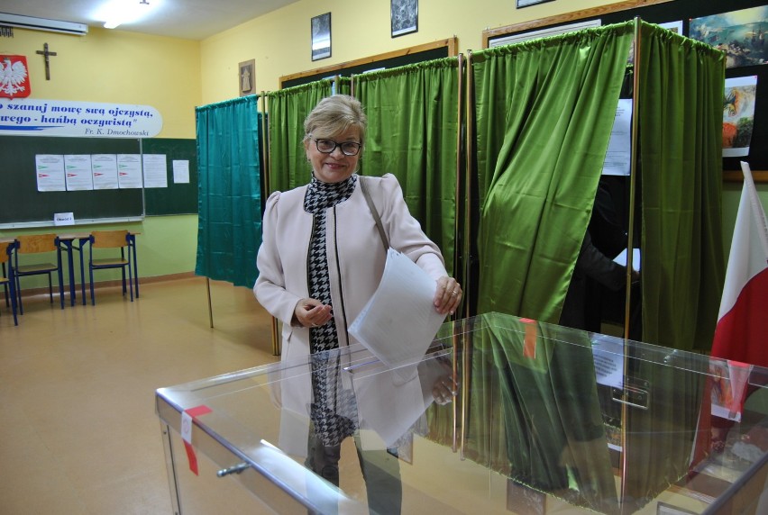 W Kościanie zagłosowało już ponad 40 procent mieszkańców ZDJĘCIA 