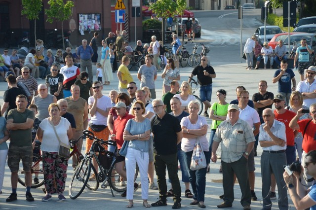 S12 Natychmiast w Sulejowie. Spotkanie mieszkańców, którzy domagają się przyspieszenia budowy drogi ekspresowej.