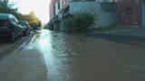Wrocław: Ulica Bajana zalana wodą (ZDJĘCIA)