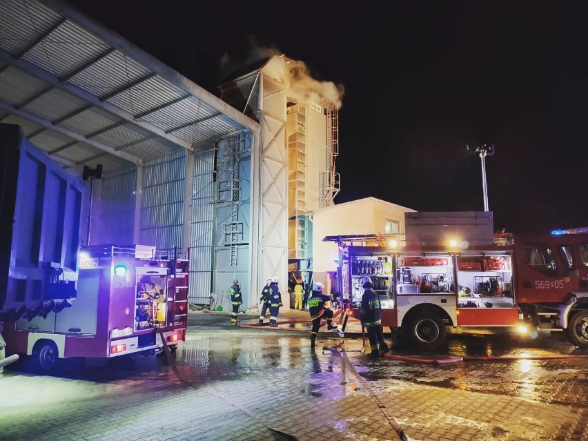 Pożar w suszarni kukurydzy w Borucinie. Akcja strażaków trwała ponad 5 godzin