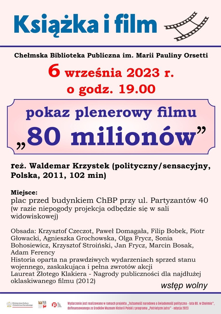 Plenerowy pokaz filmu " 80 milionów" w chełmskiej bibliotece