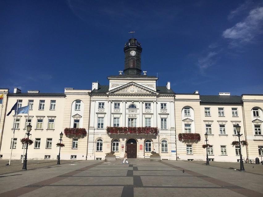 Przychody z podatków w przeliczeniu na jednego mieszkańca -...