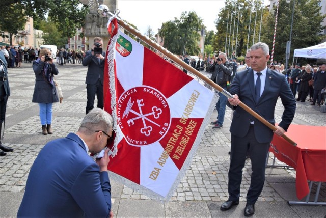 W środę, 18 września 2019 r., na Placu Bohaterów w Zielonej Górze odbyły się uroczyste obchody Dnia Krajowej Administracji Skarbowej. 
